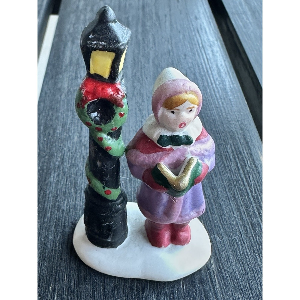 Vintage Lemax Christmas Village Figurine Caroler & Lamppost Porcelain 1995